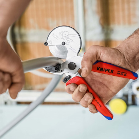 Coupe-tubes multicouches / PE - Ø 26mm max - sans déformation grâce à sa molette - KNIPEX | 902525